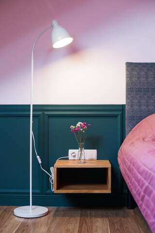 Апартаменты Roof Rooms Ивано-Франковск Апартаменты с кроватью размера «king-size» и общей ванной комнатой-9