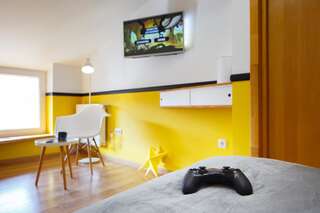 Апартаменты Roof Rooms Ивано-Франковск Апартаменты с кроватью размера «king-size» и общей ванной комнатой-11