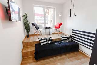 Апартаменты Roof Rooms Ивано-Франковск Апартаменты с кроватью размера «king-size» и общей ванной комнатой-19